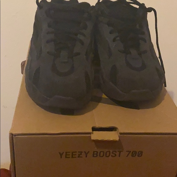yeezy 700 vantas